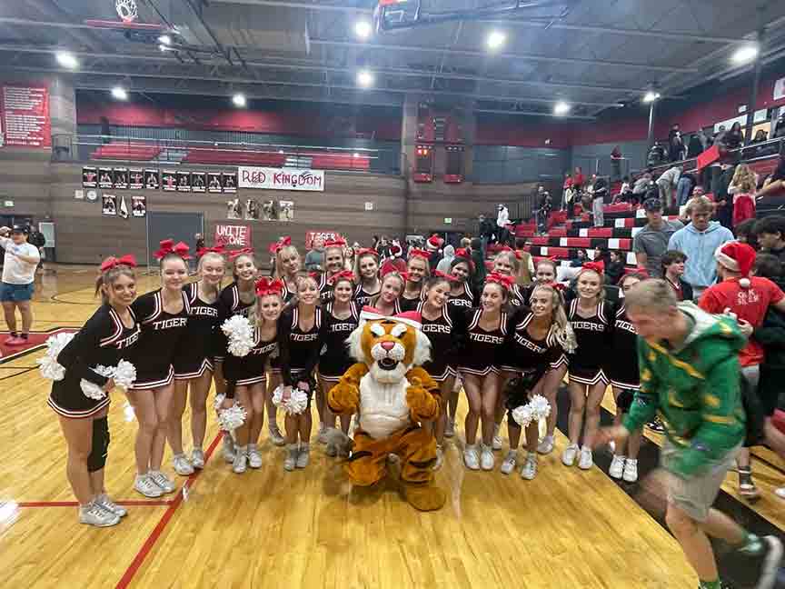HHS Cheerleaders with Tiger